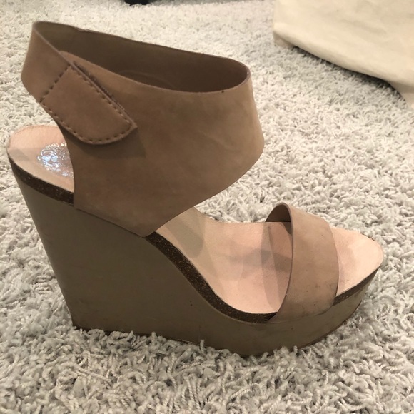 Vince Camuto Wedge - Picture 4 of 5